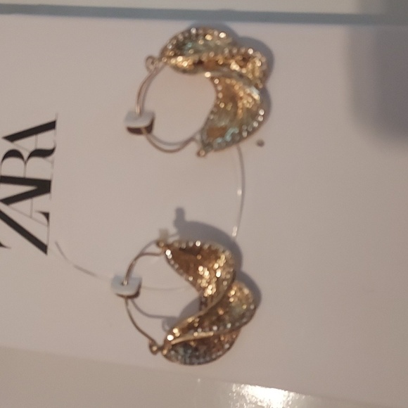 ZARA golden leaf  earrings - Picture 3 of 4